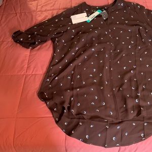 Brown print 3/4 length sleeve shirt, never worn.